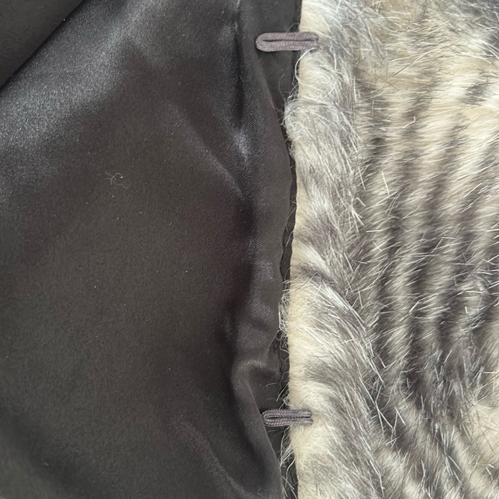 NWT Jack by BB Dakota black and white faux fur vest. Firm hook closures. SZ M - Picture 6 of 6